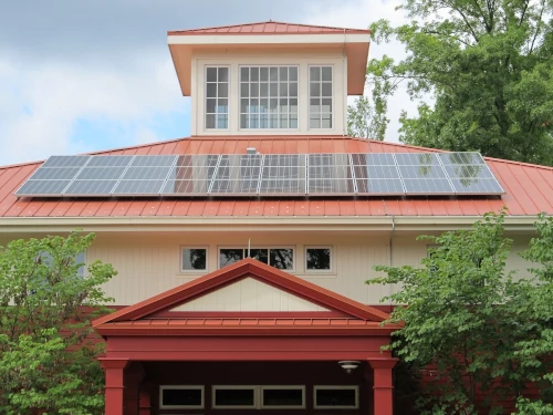 Paneles solares en el techo de una casa. Foto de Pixabay